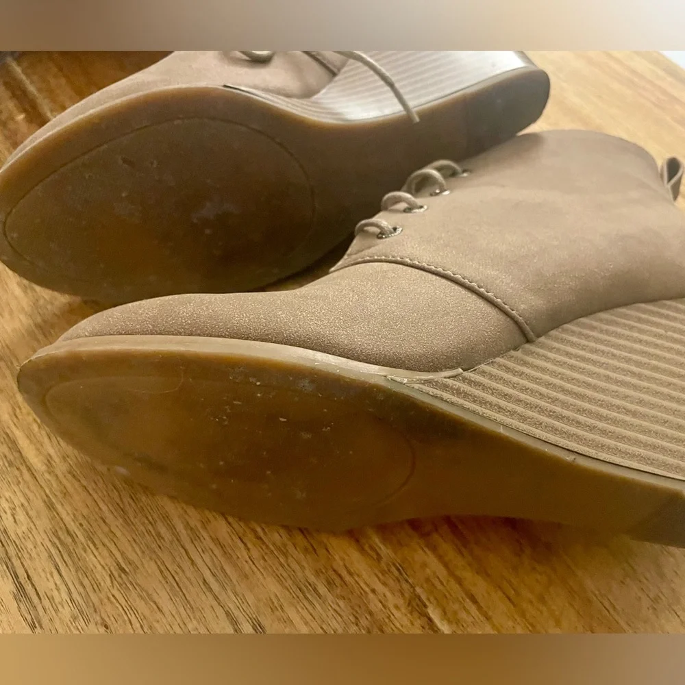 Nautica Women's Tan Wedge Ankle Boots size 8.5